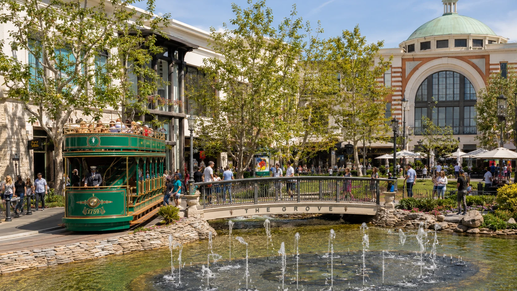Dog-Friendly Shopping Centers in Southern California: Best Pup-Friendly Spots the grove, los angeles